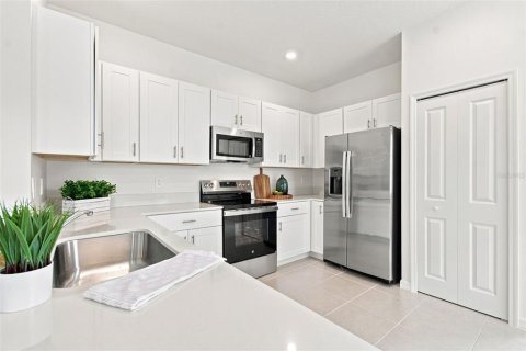Touwnhouse à vendre à Zephyrhills, Floride: 2 chambres, 165.64 m2 № 2319223 - photo 9