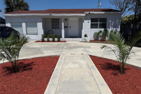 Villa ou maison à vendre à Hollywood, Floride: 2 chambres, 112.6 m2 № 2051568 - photo 2