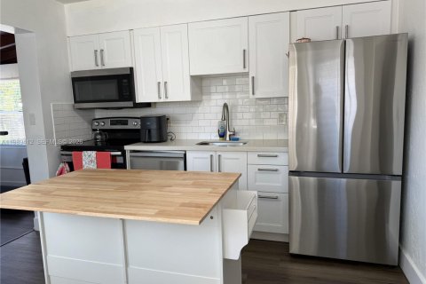 Villa ou maison à vendre à Hollywood, Floride: 2 chambres, 112.6 m2 № 2051568 - photo 15