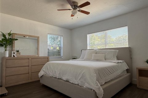 Villa ou maison à vendre à Hollywood, Floride: 2 chambres, 112.6 m2 № 2051568 - photo 21