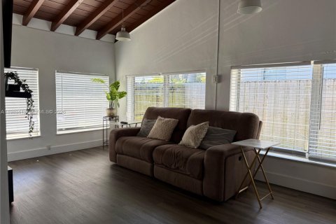 Villa ou maison à vendre à Hollywood, Floride: 2 chambres, 112.6 m2 № 2051568 - photo 4