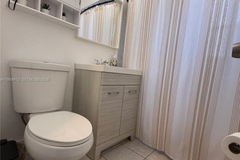 Villa ou maison à vendre à Hollywood, Floride: 2 chambres, 112.6 m2 № 2051568 - photo 23