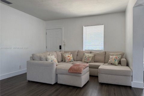 Villa ou maison à vendre à Hollywood, Floride: 2 chambres, 112.6 m2 № 2051568 - photo 12