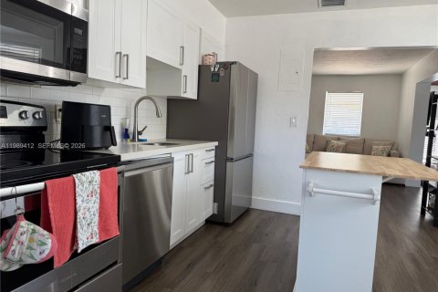 Villa ou maison à vendre à Hollywood, Floride: 2 chambres, 112.6 m2 № 2051568 - photo 18