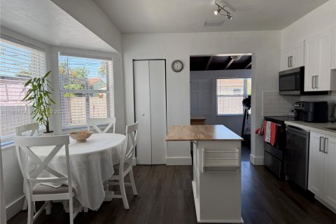 Villa ou maison à vendre à Hollywood, Floride: 2 chambres, 112.6 m2 № 2051568 - photo 13