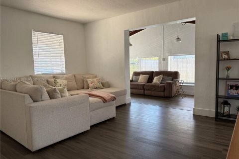 Villa ou maison à vendre à Hollywood, Floride: 2 chambres, 112.6 m2 № 2051568 - photo 8