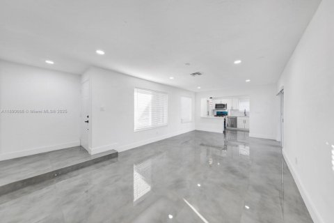 Casa en alquiler en Hollywood, Florida, 3 dormitorios, 138.89 m2 № 1943454 - foto 5