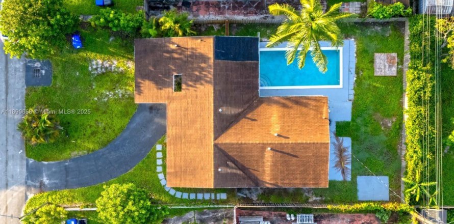 Casa en Hollywood, Florida 3 dormitorios, 138.89 m2 № 1943454