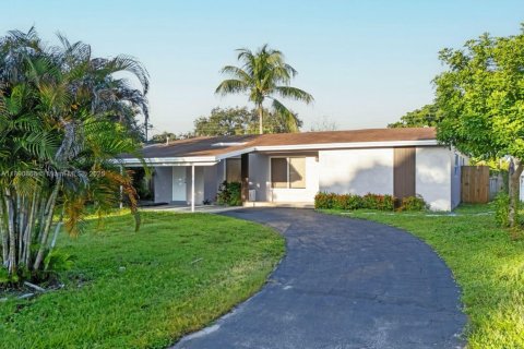 Casa en alquiler en Hollywood, Florida, 3 dormitorios, 138.89 m2 № 1943454 - foto 2