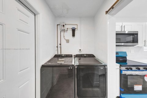 Casa en alquiler en Hollywood, Florida, 3 dormitorios, 138.89 m2 № 1943454 - foto 12