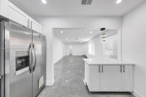 Casa en alquiler en Hollywood, Florida, 3 dormitorios, 138.89 m2 № 1943454 - foto 10