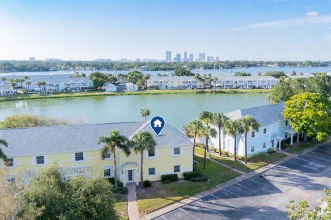 Condo in Saint Petersburg, Florida, 2 bedrooms  № 2199374