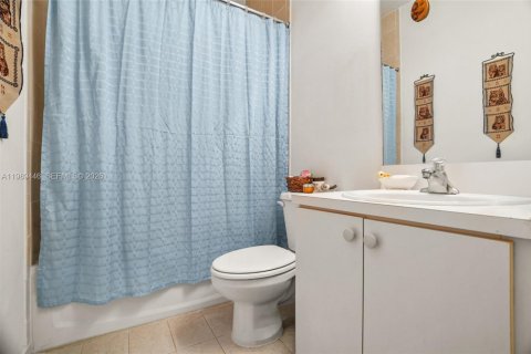 Купить таунхаус в Дания-Бич, Флорида 2 спальни, 102.19м2, № 2053323 - фото 18