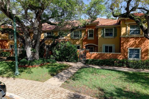 Купить таунхаус в Дания-Бич, Флорида 2 спальни, 102.19м2, № 2053323 - фото 2