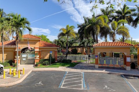 Купить таунхаус в Дания-Бич, Флорида 2 спальни, 102.19м2, № 2053323 - фото 30