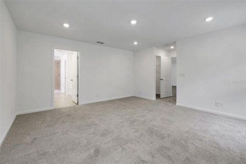 House in Orange Park, Florida 3 bedrooms, 208.66 sq.m. № 2099658 - photo 12