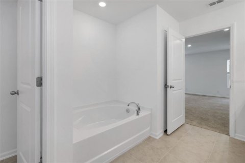 House in Orange Park, Florida 3 bedrooms, 208.66 sq.m. № 2099658 - photo 9