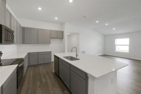 House in Orange Park, Florida 3 bedrooms, 208.66 sq.m. № 2099658 - photo 18