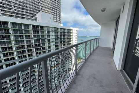 Condominio en alquiler en Miami, Florida, 1 dormitorio, 76.64 m2 № 1988713 - foto 3
