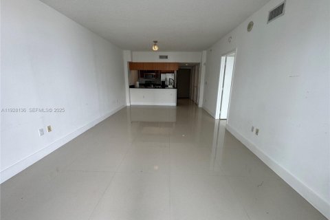 Condominio en Miami, Florida, 1 dormitorio  № 1988713