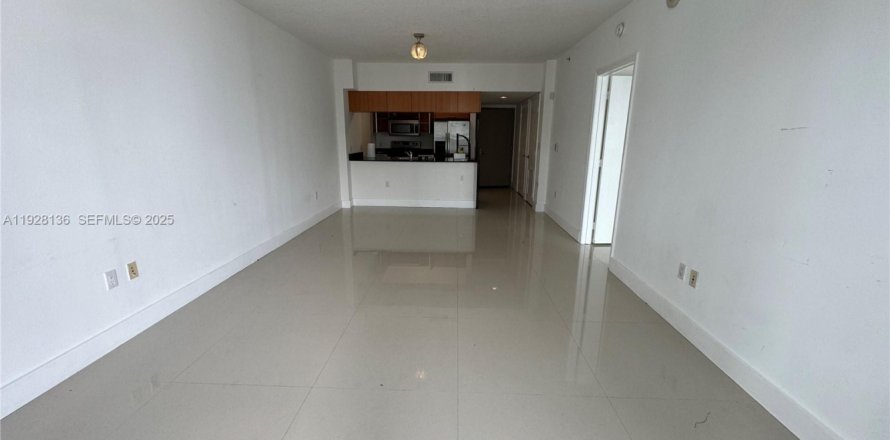 Condominio en Miami, Florida, 1 dormitorio  № 1988713