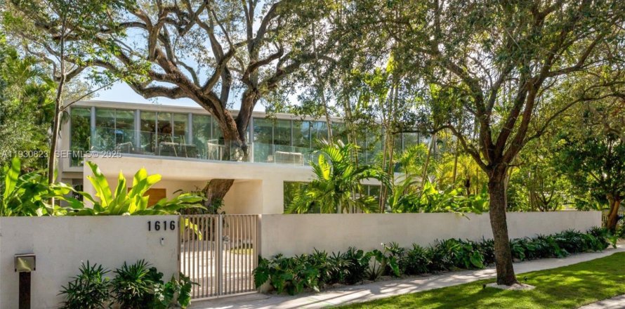 Дом в Майами, Флорида 8 спален № 1989863