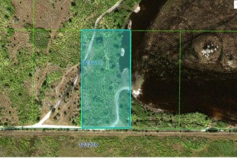 Terreno en Frostproof, Florida № 2164042
