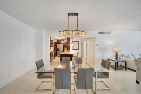 Condo in Fort Lauderdale, Florida, 2 bedrooms  № 2398093 - photo 11
