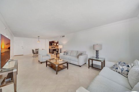Condo in Fort Lauderdale, Florida, 2 bedrooms  № 2398093 - photo 6