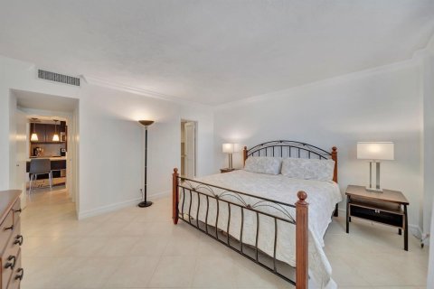 Condo in Fort Lauderdale, Florida, 2 bedrooms  № 2398093 - photo 23