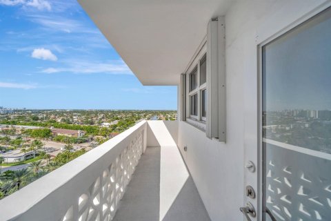 Condo in Fort Lauderdale, Florida, 2 bedrooms  № 2398093 - photo 27