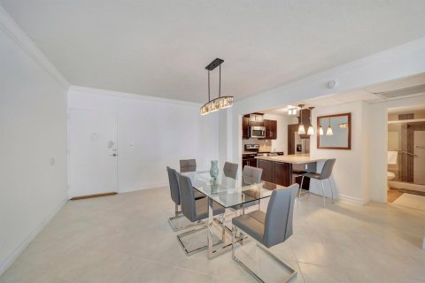 Condo in Fort Lauderdale, Florida, 2 bedrooms  № 2398093 - photo 12