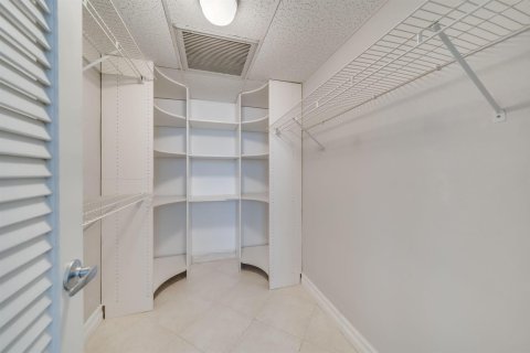 Condo in Fort Lauderdale, Florida, 2 bedrooms  № 2398093 - photo 19