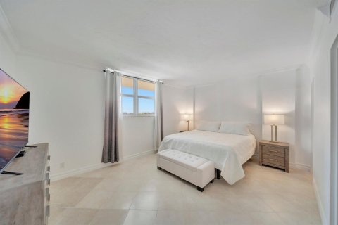 Condo in Fort Lauderdale, Florida, 2 bedrooms  № 2398093 - photo 16