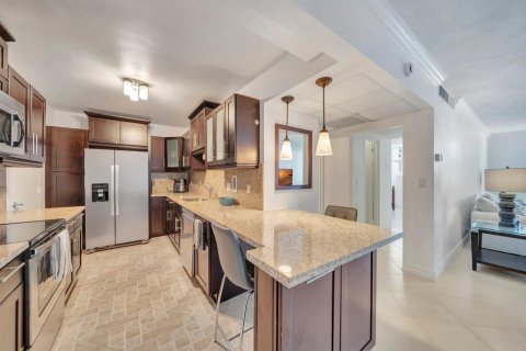 Condo in Fort Lauderdale, Florida, 2 bedrooms  № 2398093 - photo 9