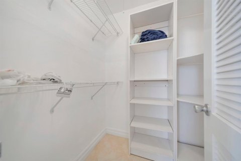 Condo in Fort Lauderdale, Florida, 2 bedrooms  № 2398093 - photo 25