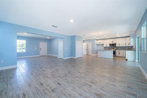House in Davenport, Florida 3 bedrooms, 210.24 sq.m. № 2378040 - photo 7