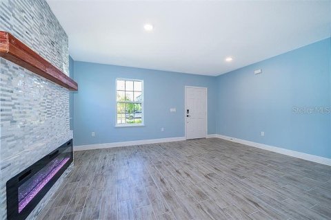 House in Davenport, Florida 3 bedrooms, 210.24 sq.m. № 2378040 - photo 4
