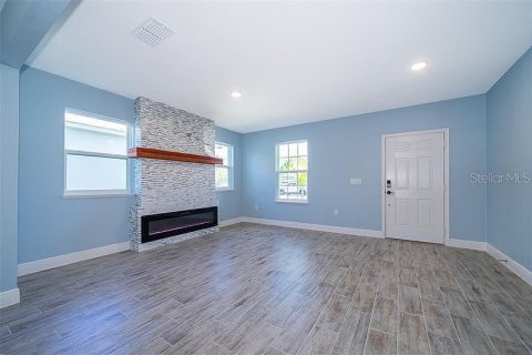 House in Davenport, Florida 3 bedrooms, 210.24 sq.m. № 2378040 - photo 3