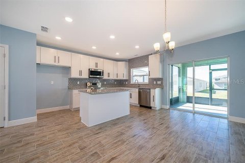 House in Davenport, Florida 3 bedrooms, 210.24 sq.m. № 2378040 - photo 10