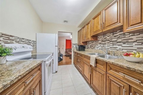 Immobilier commercial à vendre à Miami, Floride: 130.81 m2 № 2051845 - photo 8