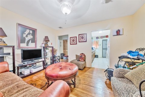 Immobilier commercial à vendre à Miami, Floride: 130.81 m2 № 2051845 - photo 7