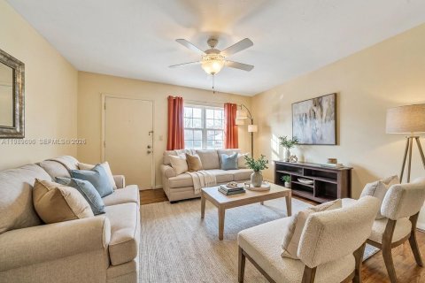 Immobilier commercial à vendre à Miami, Floride: 130.81 m2 № 2051845 - photo 5