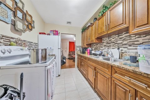 Immobilier commercial à vendre à Miami, Floride: 130.81 m2 № 2051845 - photo 9