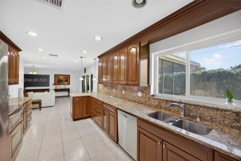 Casa en alquiler en Pinecrest, Florida, 4 dormitorios, 231.42 m2 № 2067343 - foto 13