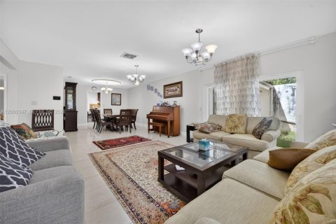 Casa en alquiler en Pinecrest, Florida, 4 dormitorios, 231.42 m2 № 2067343 - foto 18