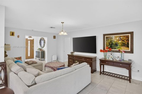 Casa en alquiler en Pinecrest, Florida, 4 dormitorios, 231.42 m2 № 2067343 - foto 9