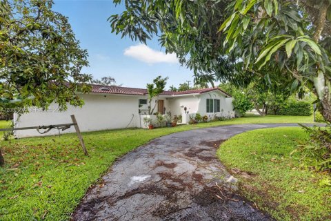 Casa en alquiler en Pinecrest, Florida, 4 dormitorios, 231.42 m2 № 2067343 - foto 2