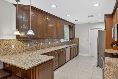 Casa en alquiler en Pinecrest, Florida, 4 dormitorios, 231.42 m2 № 2067343 - foto 12