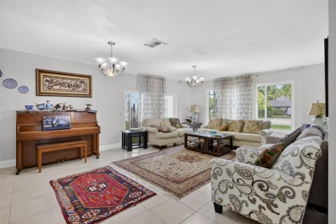 Casa en alquiler en Pinecrest, Florida, 4 dormitorios, 231.42 m2 № 2067343 - foto 5